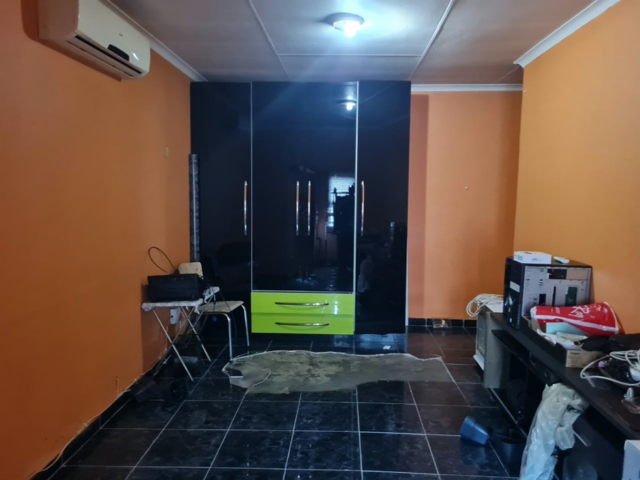 5 Bedroom Property for Sale in Lenasia Ext 9 Gauteng