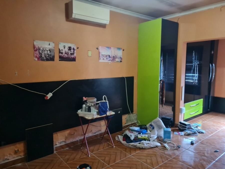 5 Bedroom Property for Sale in Lenasia Ext 9 Gauteng