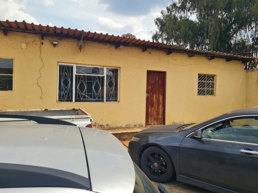 5 Bedroom Property for Sale in Lenasia Ext 9 Gauteng