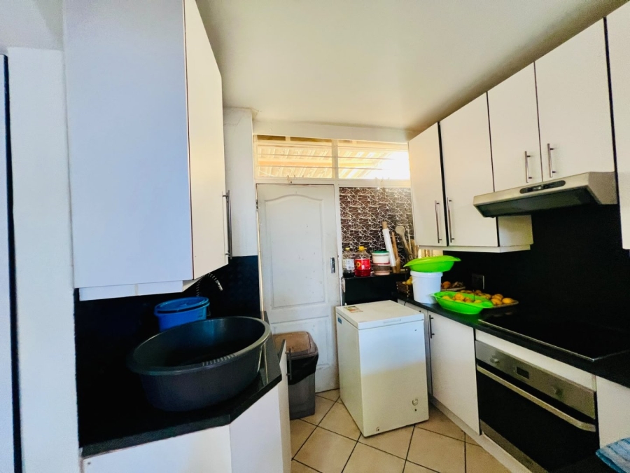 2 Bedroom Property for Sale in Tileba Gauteng