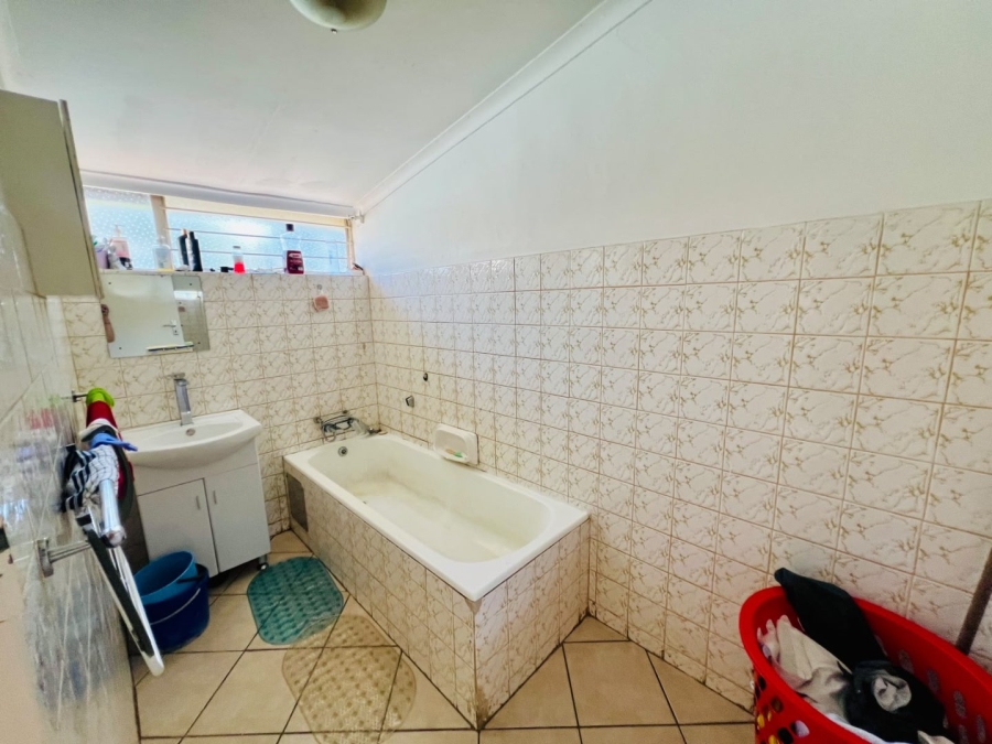 2 Bedroom Property for Sale in Tileba Gauteng