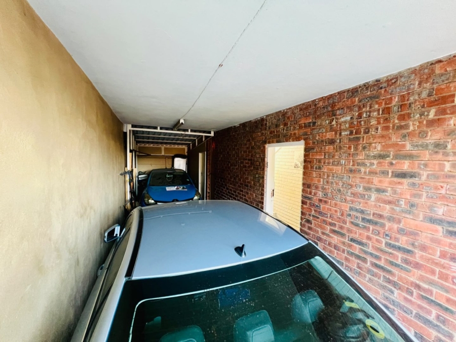 2 Bedroom Property for Sale in Tileba Gauteng