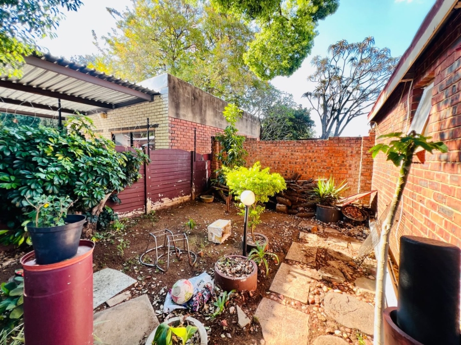 2 Bedroom Property for Sale in Tileba Gauteng