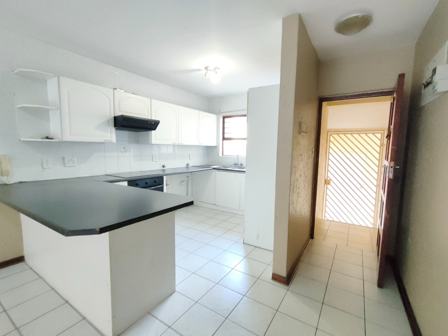To Let 2 Bedroom Property for Rent in Ridgeway Gauteng