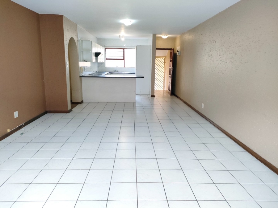 To Let 2 Bedroom Property for Rent in Ridgeway Gauteng