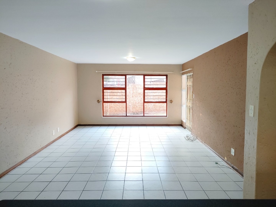 To Let 2 Bedroom Property for Rent in Ridgeway Gauteng