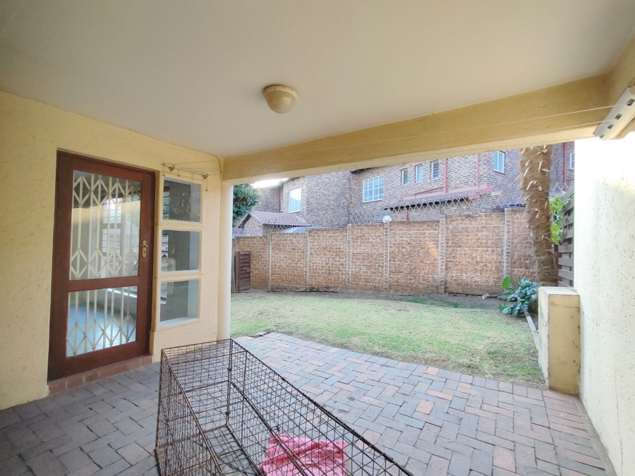 To Let 2 Bedroom Property for Rent in Ridgeway Gauteng