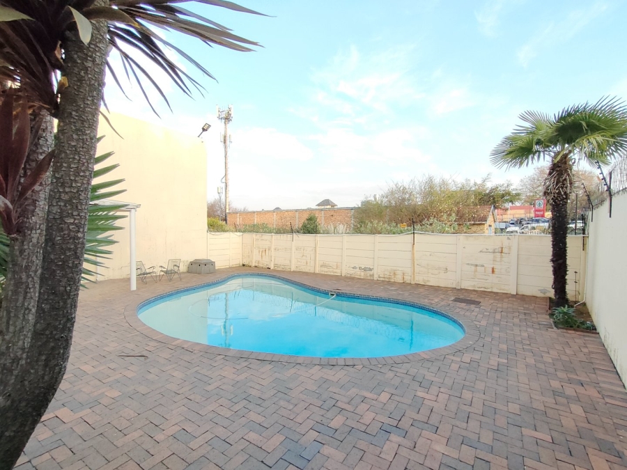 To Let 2 Bedroom Property for Rent in Ridgeway Gauteng