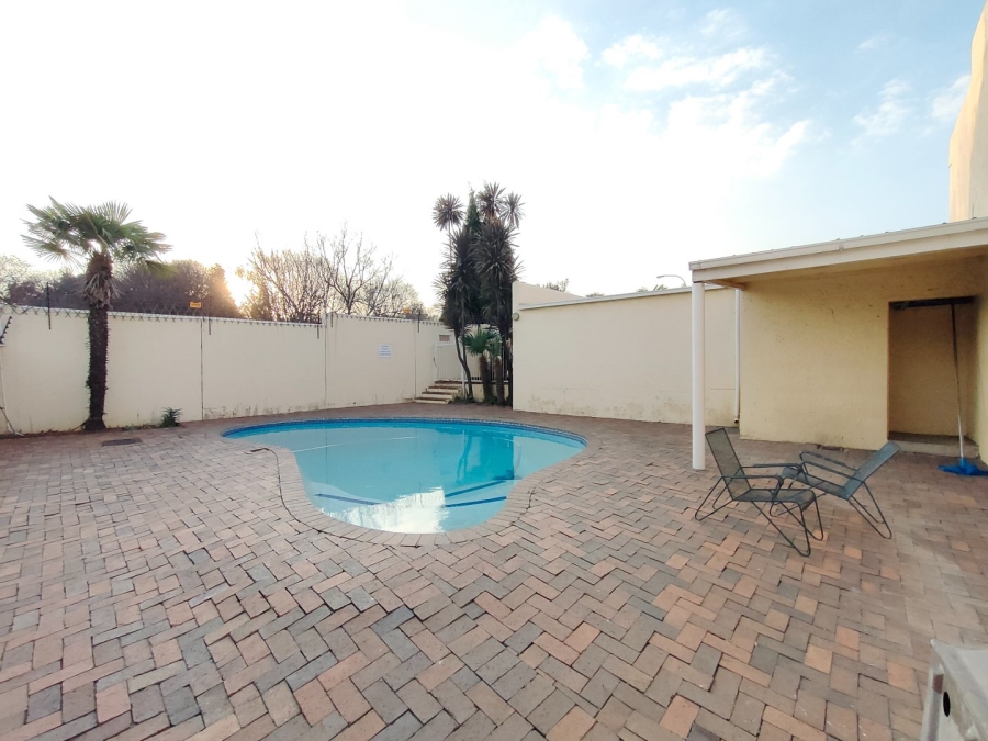 To Let 2 Bedroom Property for Rent in Ridgeway Gauteng