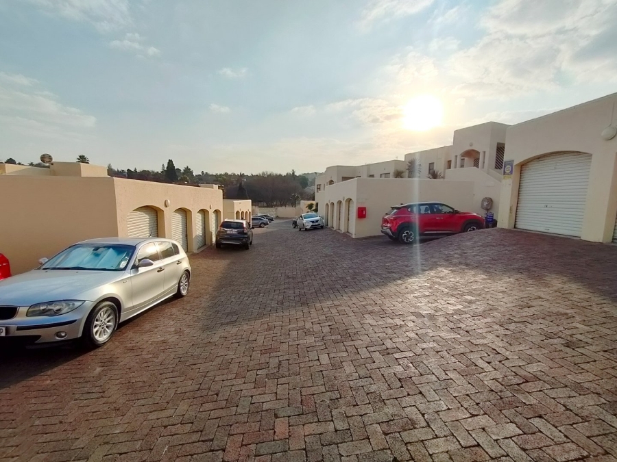 To Let 2 Bedroom Property for Rent in Ridgeway Gauteng