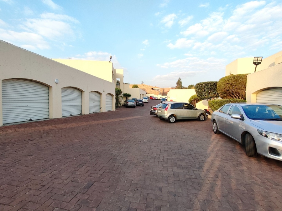 To Let 2 Bedroom Property for Rent in Ridgeway Gauteng