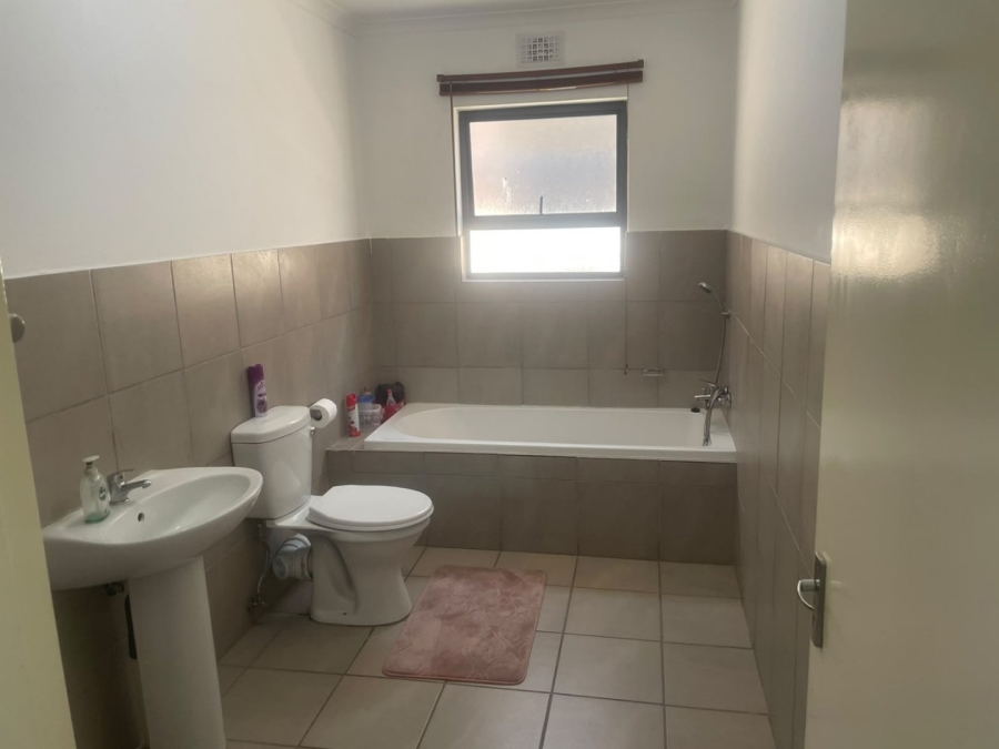 3 Bedroom Property for Sale in Albertsdal Gauteng
