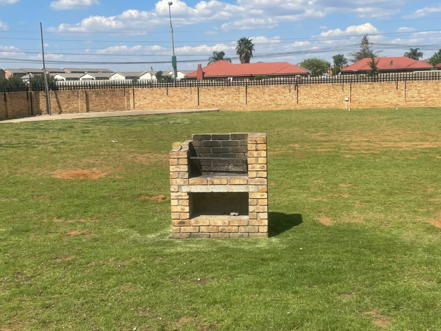 3 Bedroom Property for Sale in Albertsdal Gauteng