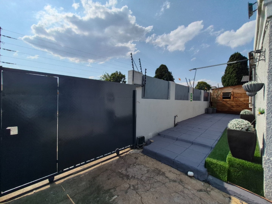15 Bedroom Property for Sale in Sophiatown Gauteng