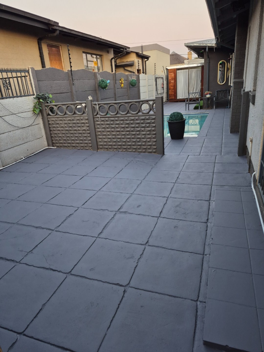 15 Bedroom Property for Sale in Sophiatown Gauteng