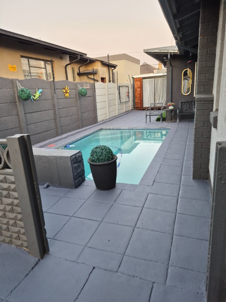 15 Bedroom Property for Sale in Sophiatown Gauteng