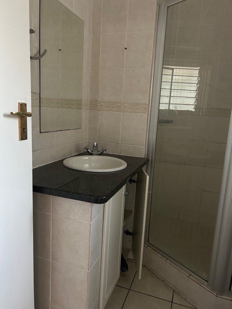 To Let 1 Bedroom Property for Rent in Fourways Gauteng