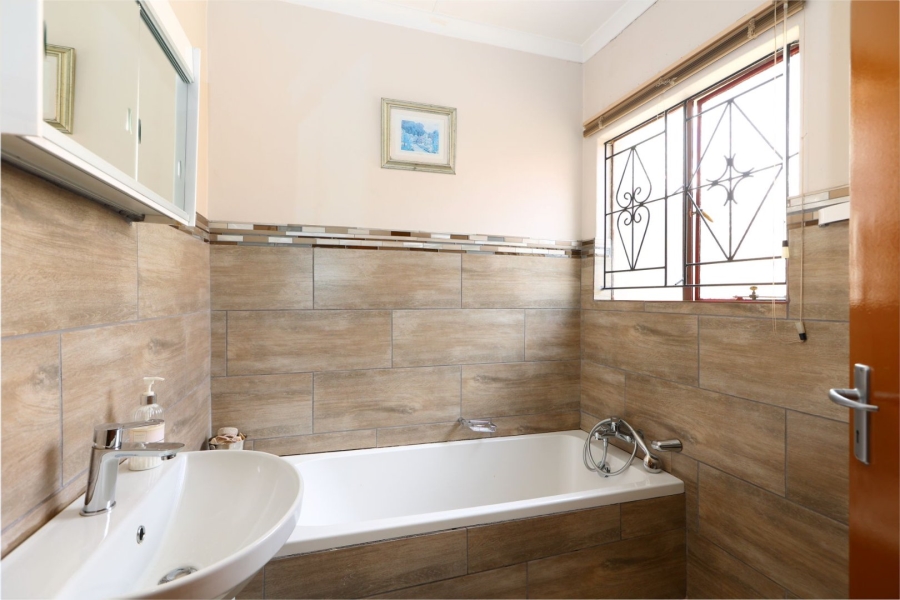 3 Bedroom Property for Sale in Country View Gauteng