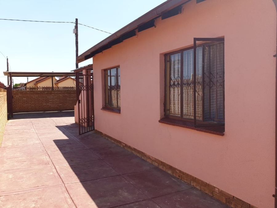 3 Bedroom Property for Sale in Soshanguve FF Gauteng