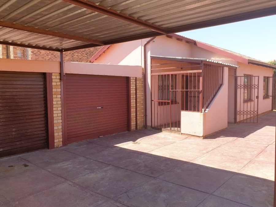 3 Bedroom Property for Sale in Soshanguve FF Gauteng