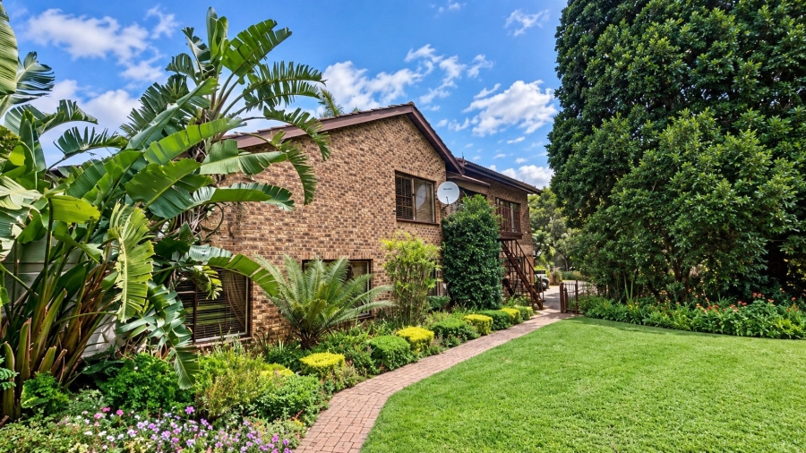 Commercial Property for Sale in Blue Hills AH Gauteng