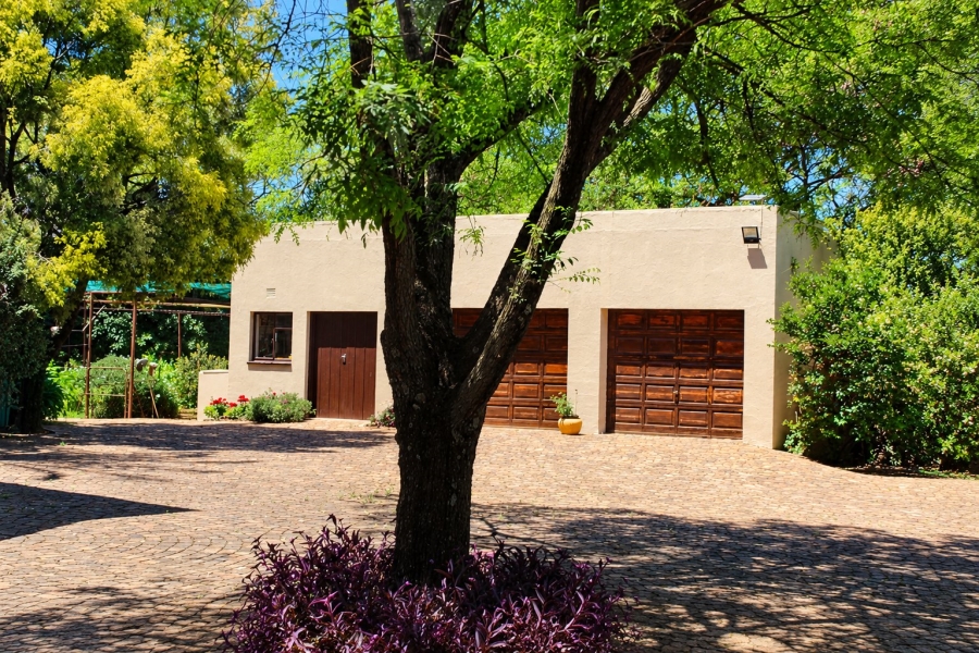 Commercial Property for Sale in Blue Hills AH Gauteng