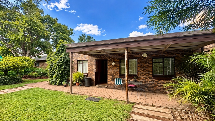 Commercial Property for Sale in Blue Hills AH Gauteng