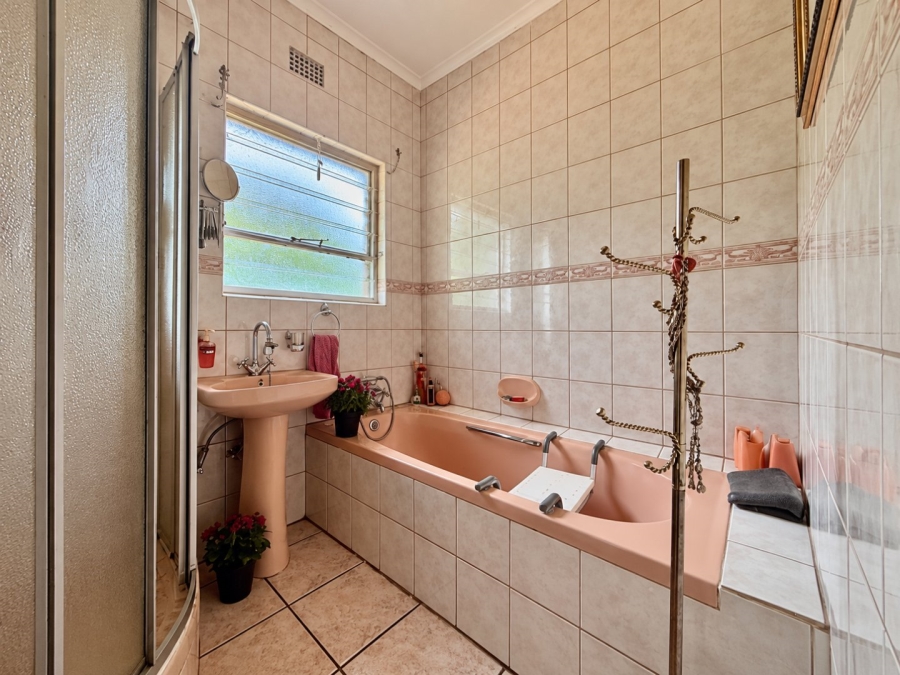 Commercial Property for Sale in Blue Hills AH Gauteng