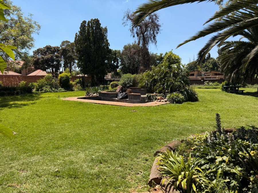 5 Bedroom Property for Sale in Lakefield Gauteng