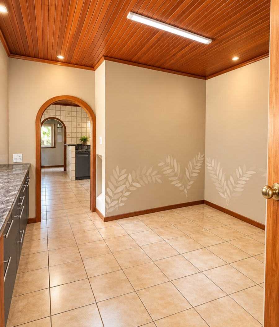 5 Bedroom Property for Sale in Lakefield Gauteng