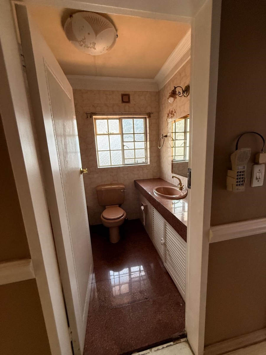 5 Bedroom Property for Sale in Lakefield Gauteng