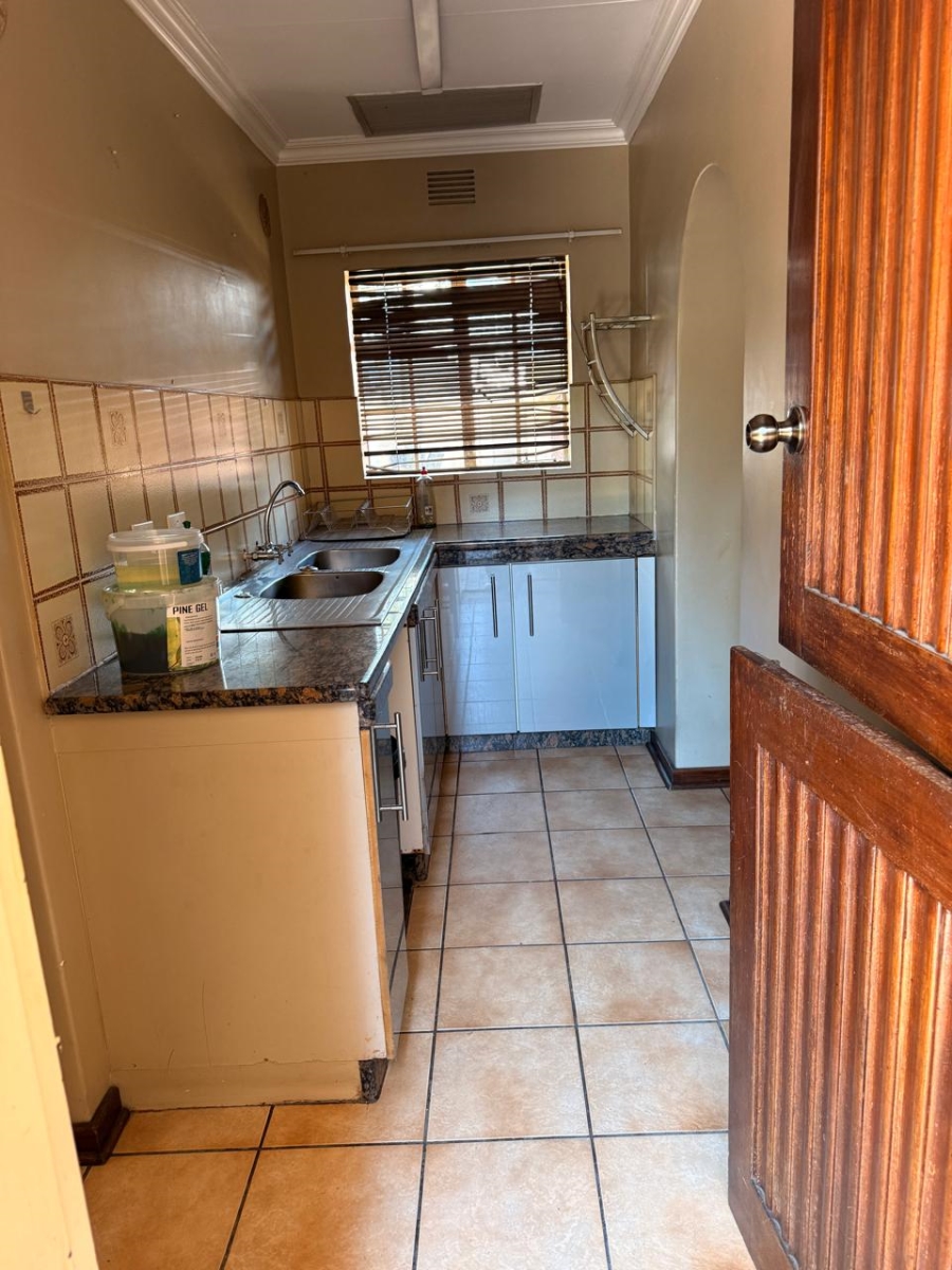 5 Bedroom Property for Sale in Lakefield Gauteng