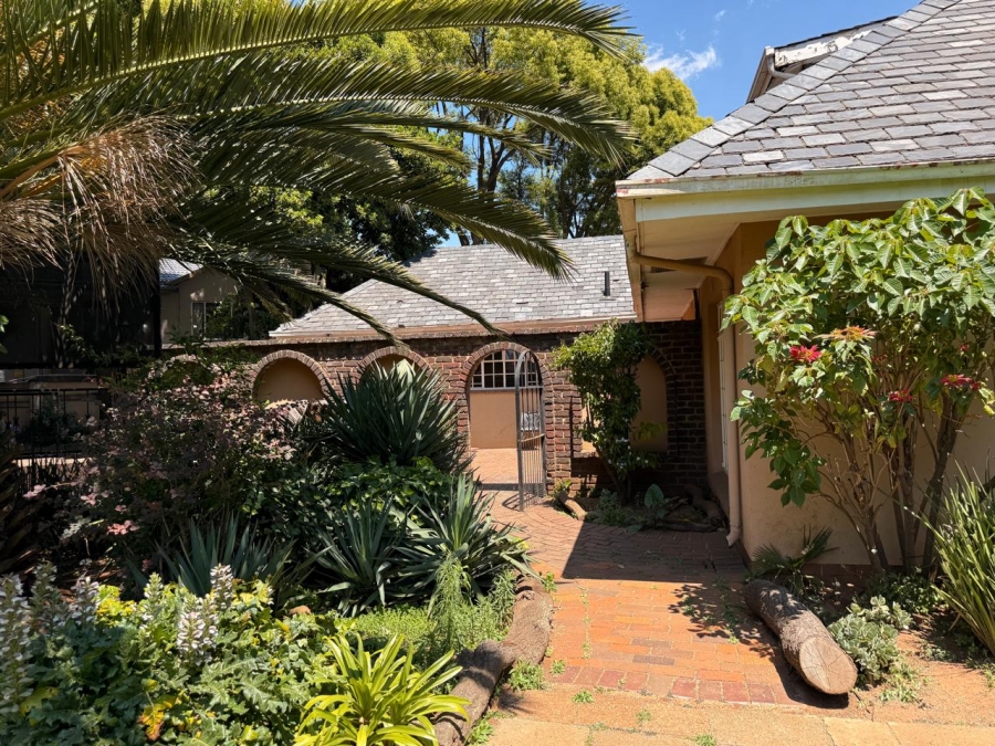 5 Bedroom Property for Sale in Lakefield Gauteng
