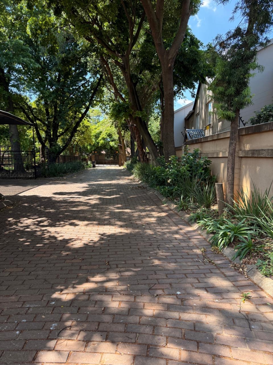 5 Bedroom Property for Sale in Lakefield Gauteng