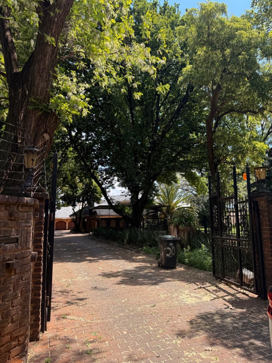 5 Bedroom Property for Sale in Lakefield Gauteng
