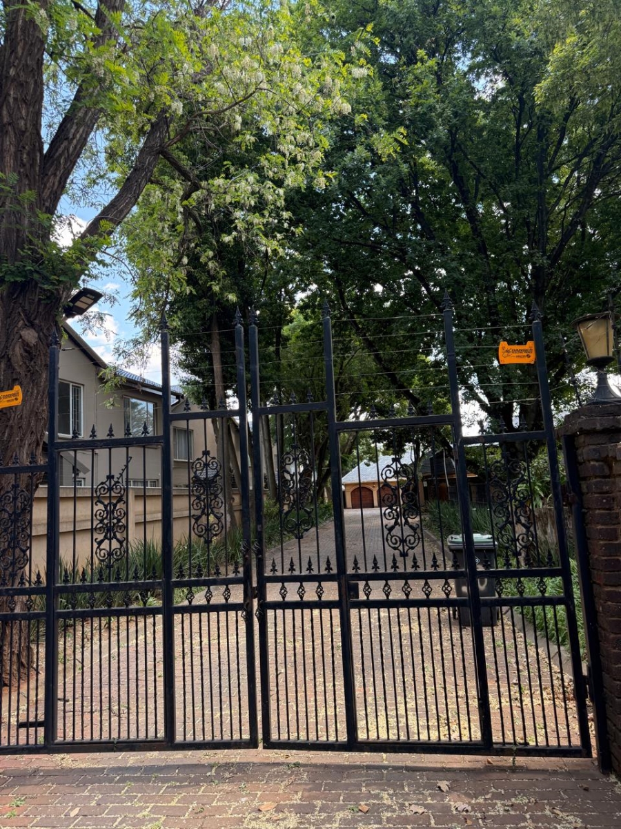 5 Bedroom Property for Sale in Lakefield Gauteng