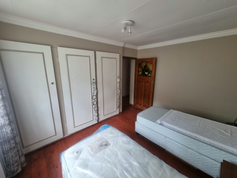 3 Bedroom Property for Sale in Vaaloewer Gauteng