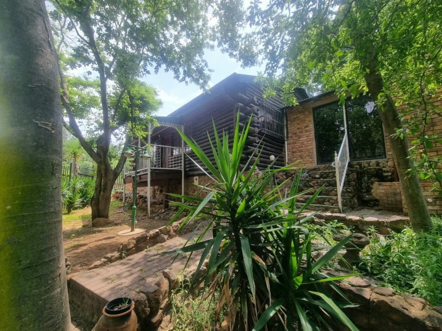 3 Bedroom Property for Sale in Vaaloewer Gauteng