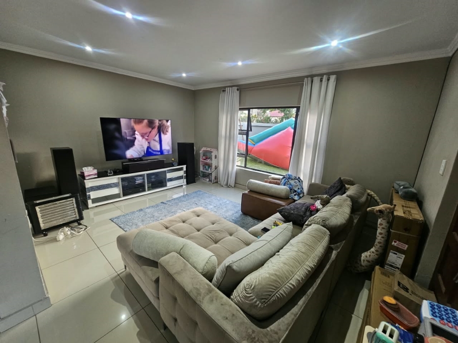To Let 3 Bedroom Property for Rent in Monavoni Gauteng