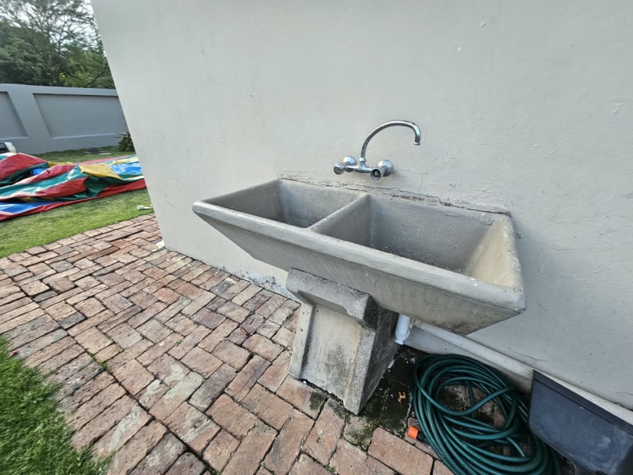 To Let 3 Bedroom Property for Rent in Monavoni Gauteng