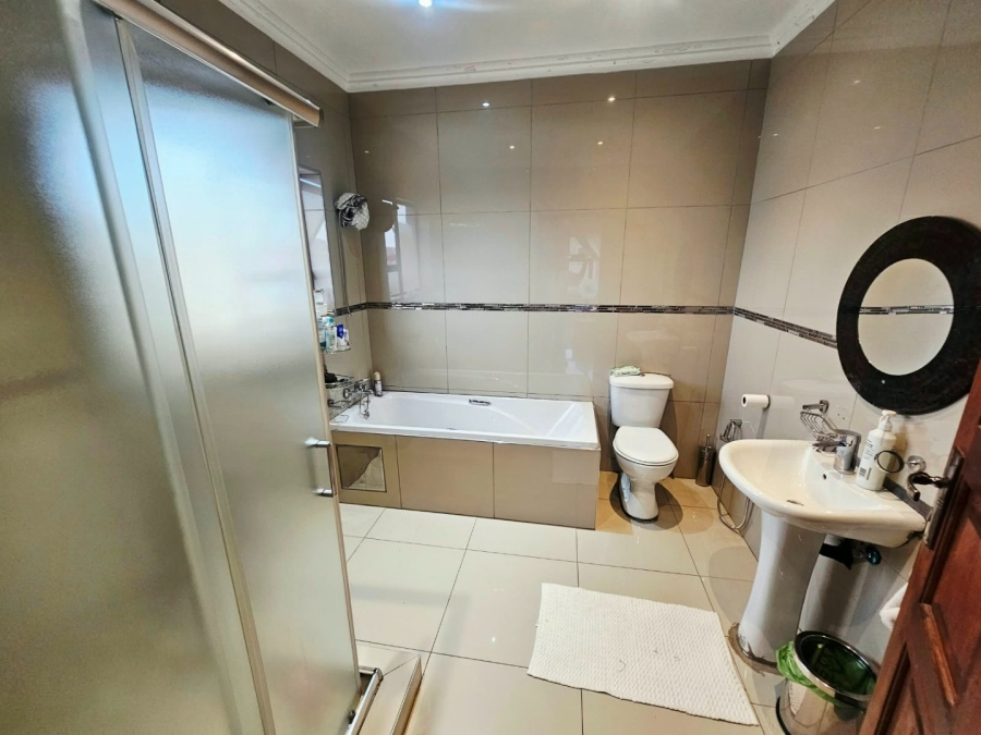 To Let 3 Bedroom Property for Rent in Monavoni Gauteng