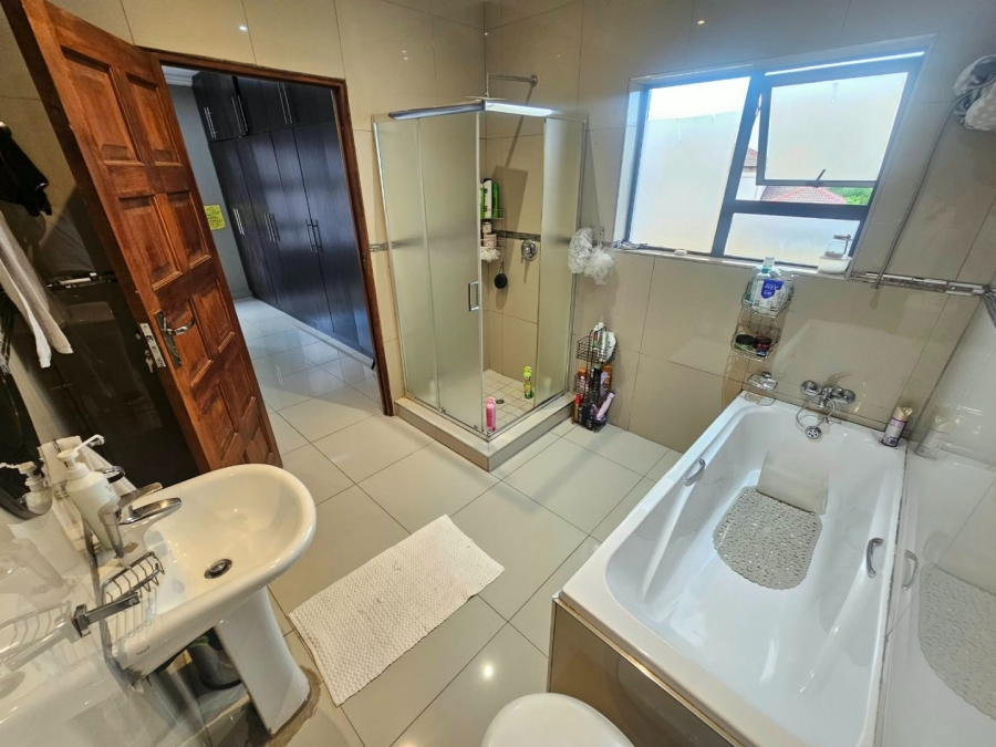 To Let 3 Bedroom Property for Rent in Monavoni Gauteng