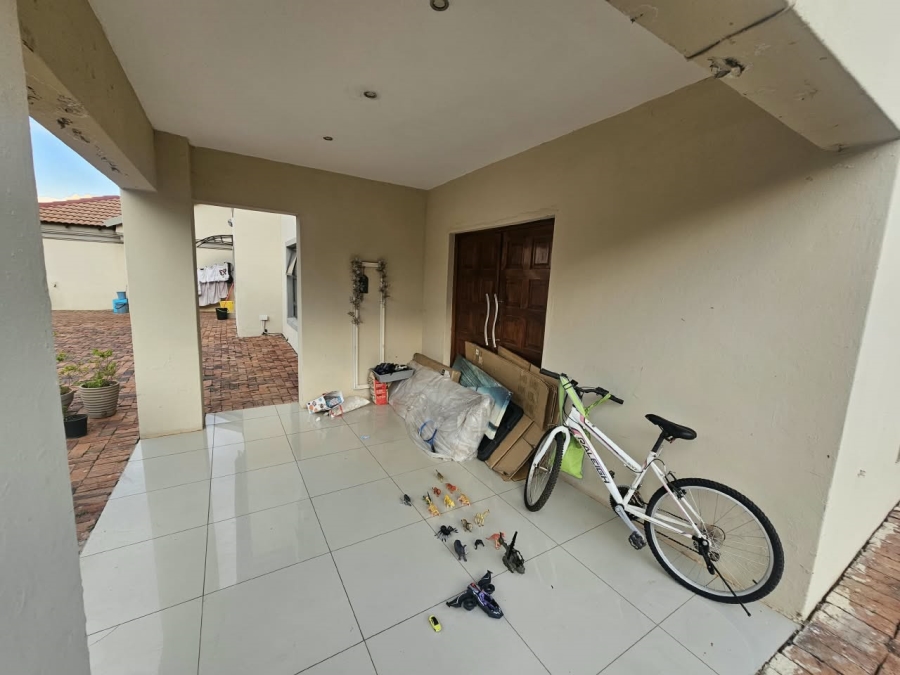 To Let 3 Bedroom Property for Rent in Monavoni Gauteng