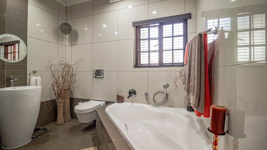 3 Bedroom Property for Sale in Glenvista Gauteng