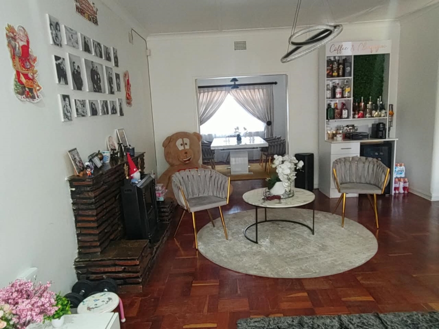 To Let 4 Bedroom Property for Rent in Farrarmere Gauteng