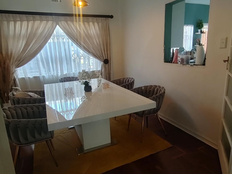 To Let 4 Bedroom Property for Rent in Farrarmere Gauteng