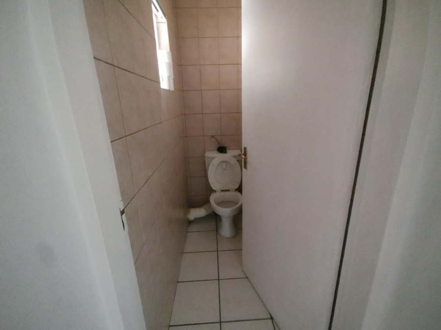 To Let 4 Bedroom Property for Rent in Farrarmere Gauteng
