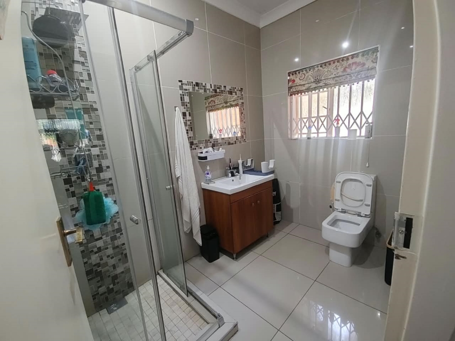 To Let 4 Bedroom Property for Rent in Farrarmere Gauteng