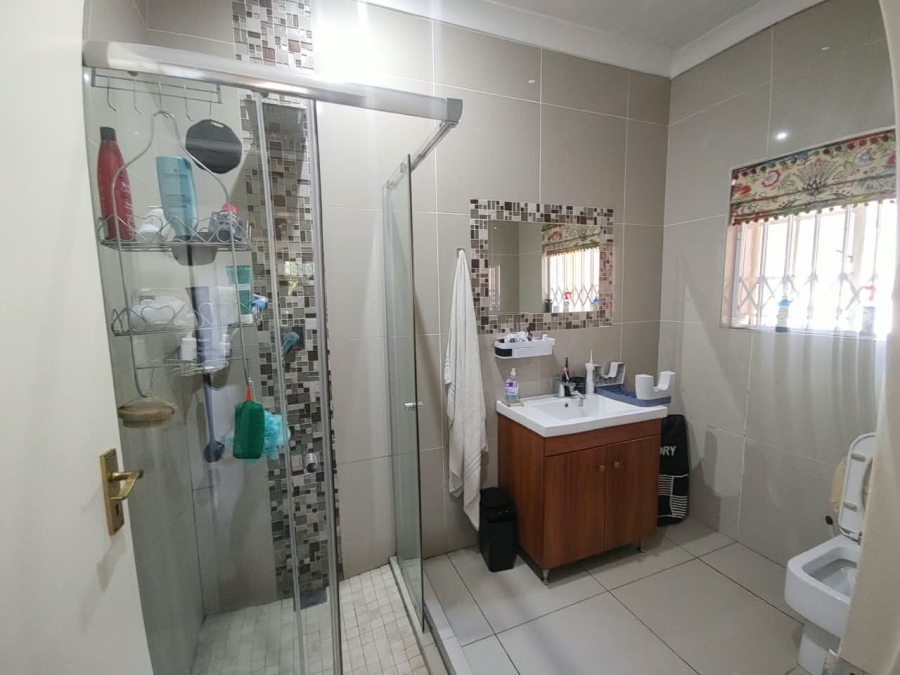 To Let 4 Bedroom Property for Rent in Farrarmere Gauteng