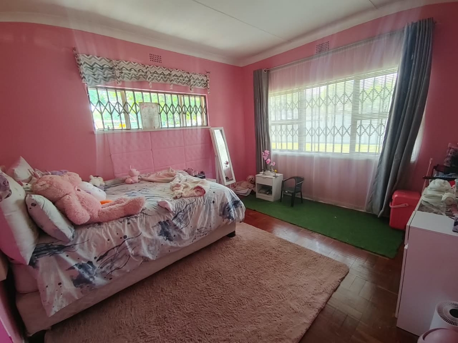 To Let 4 Bedroom Property for Rent in Farrarmere Gauteng